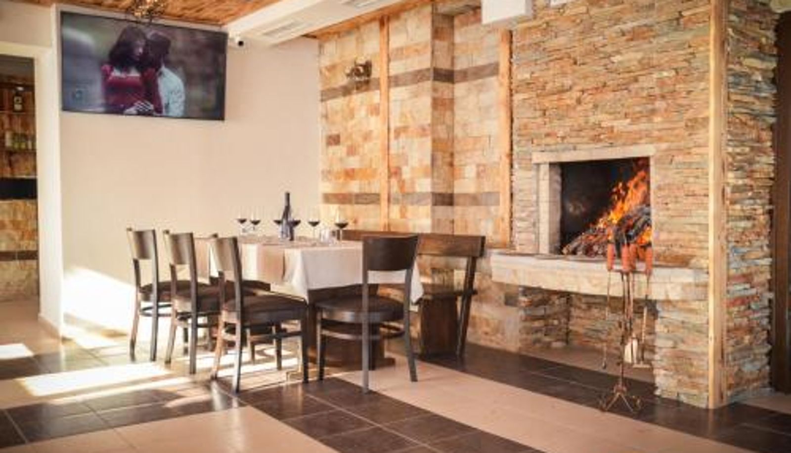 Frühstücksraum innerhalb des Restaurants - Family hotel Andreev