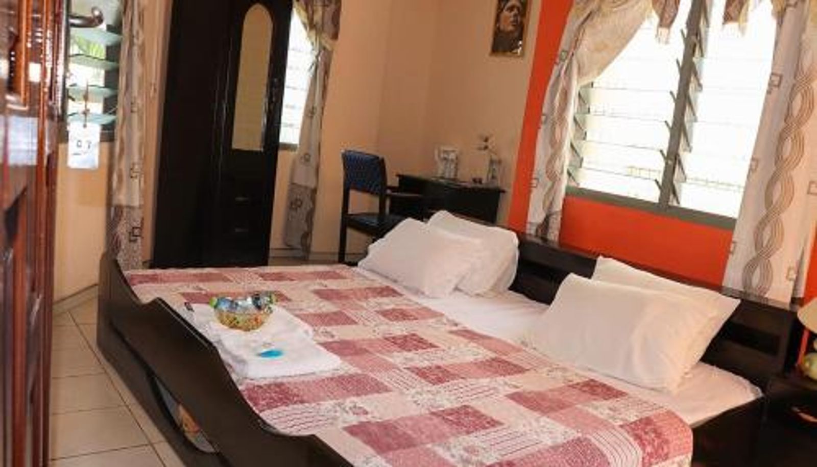 Room - To Be Hotel
