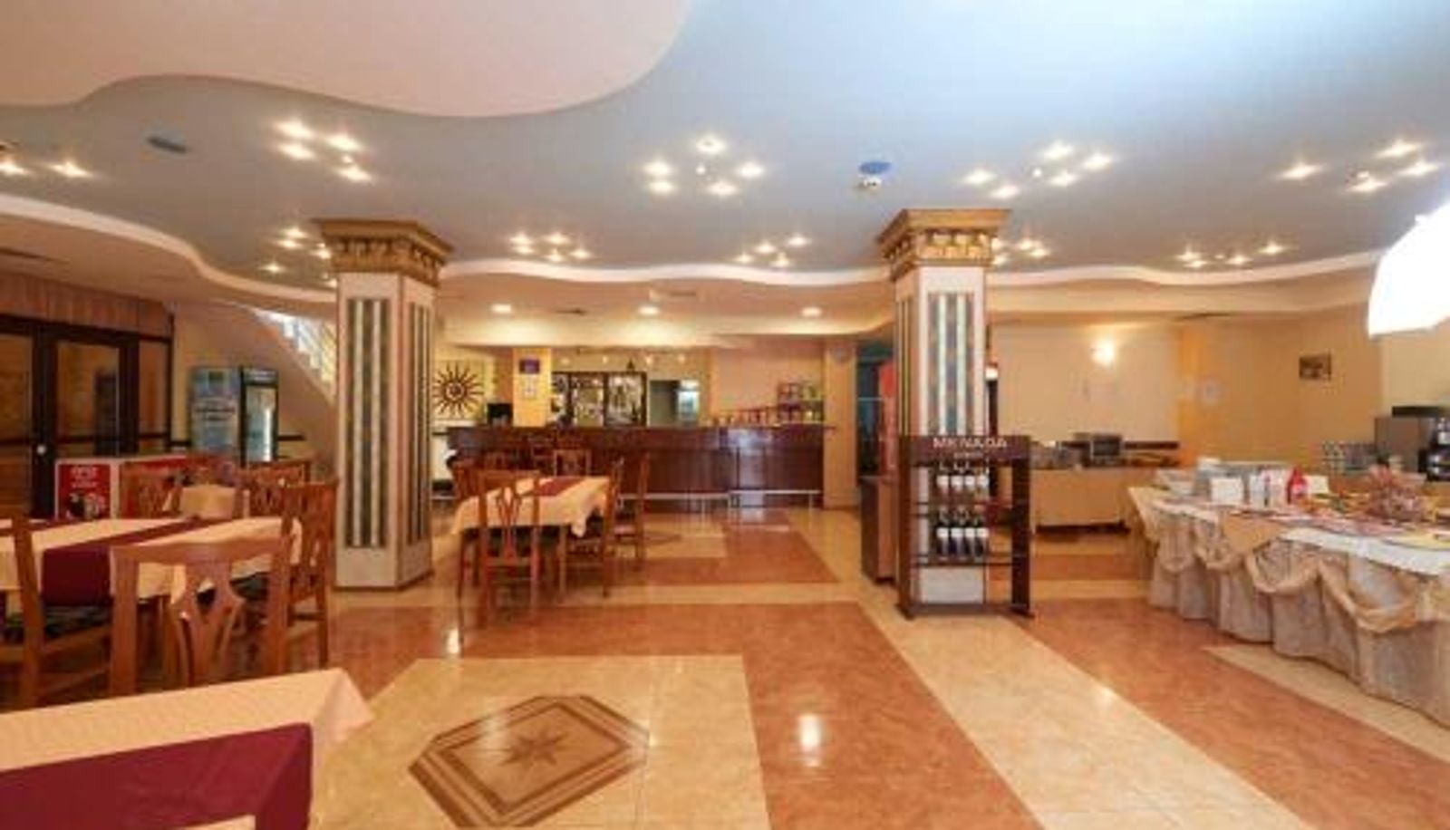 Frühstücksraum innerhalb des Restaurants - Hotel Smolyan