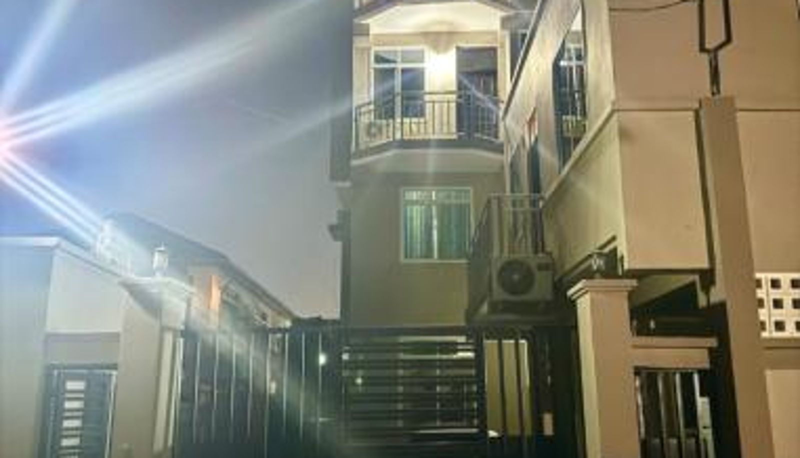 Buitenruimte van het hotel - Mikocheni Apartments