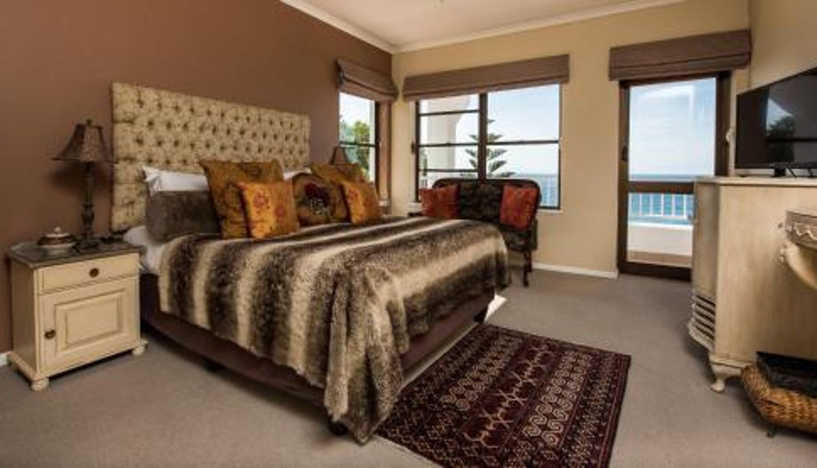 Camera - Whale View Manor & Spa