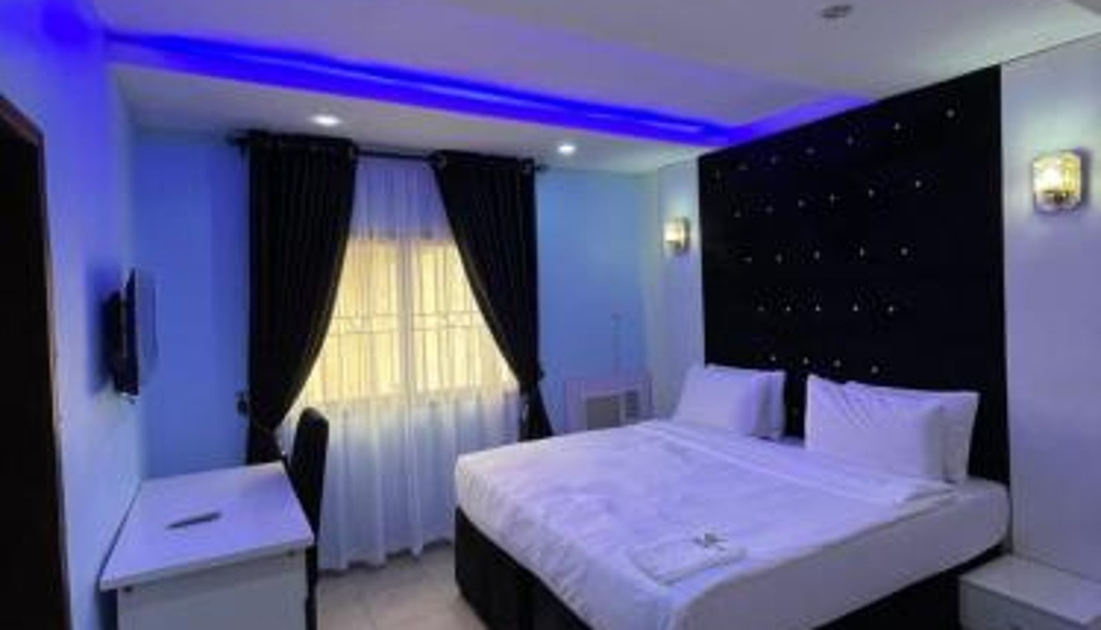 Info - Alluring View Hotel - Allen Avenue