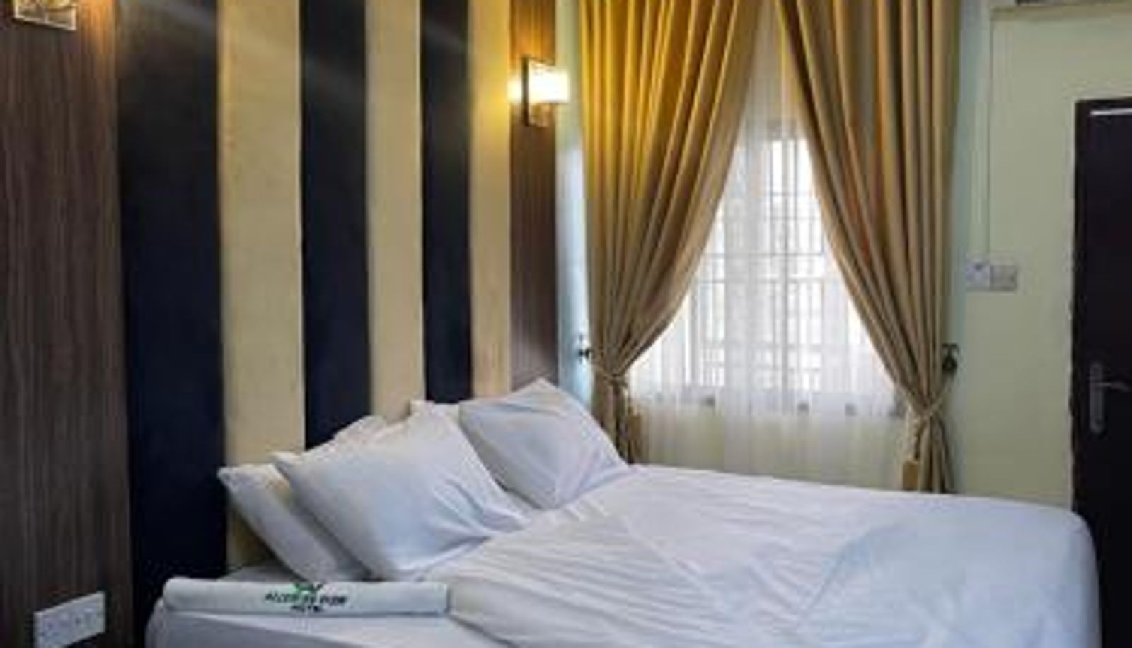 Info - Alluring View Hotel - Allen Avenue