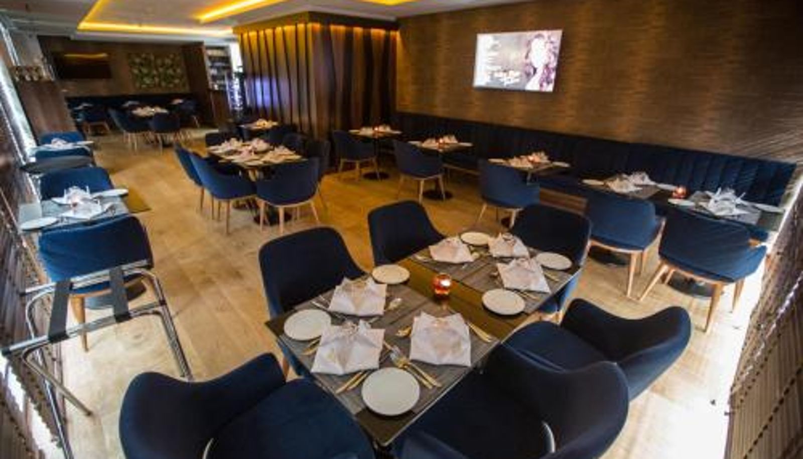 Salle de petit-déjeuner dans le restaurant - SBN Suite Hôtel