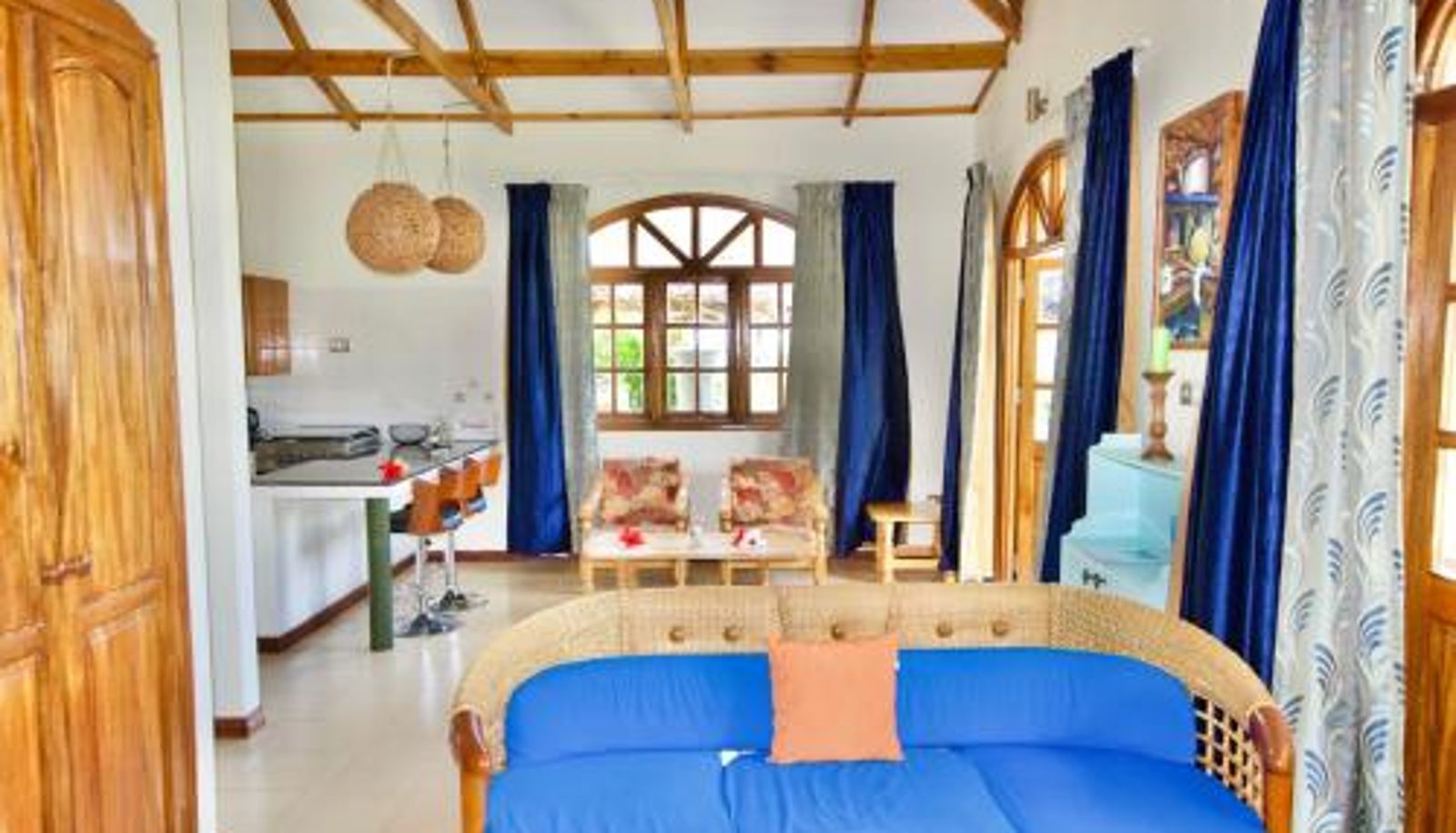 Info - La Petite Maison and Sea Splash