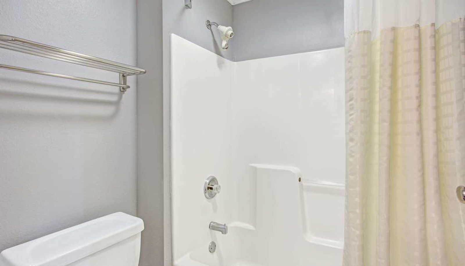 Zimmer - Days Inn by Wyndham Great Lakes Naval Base