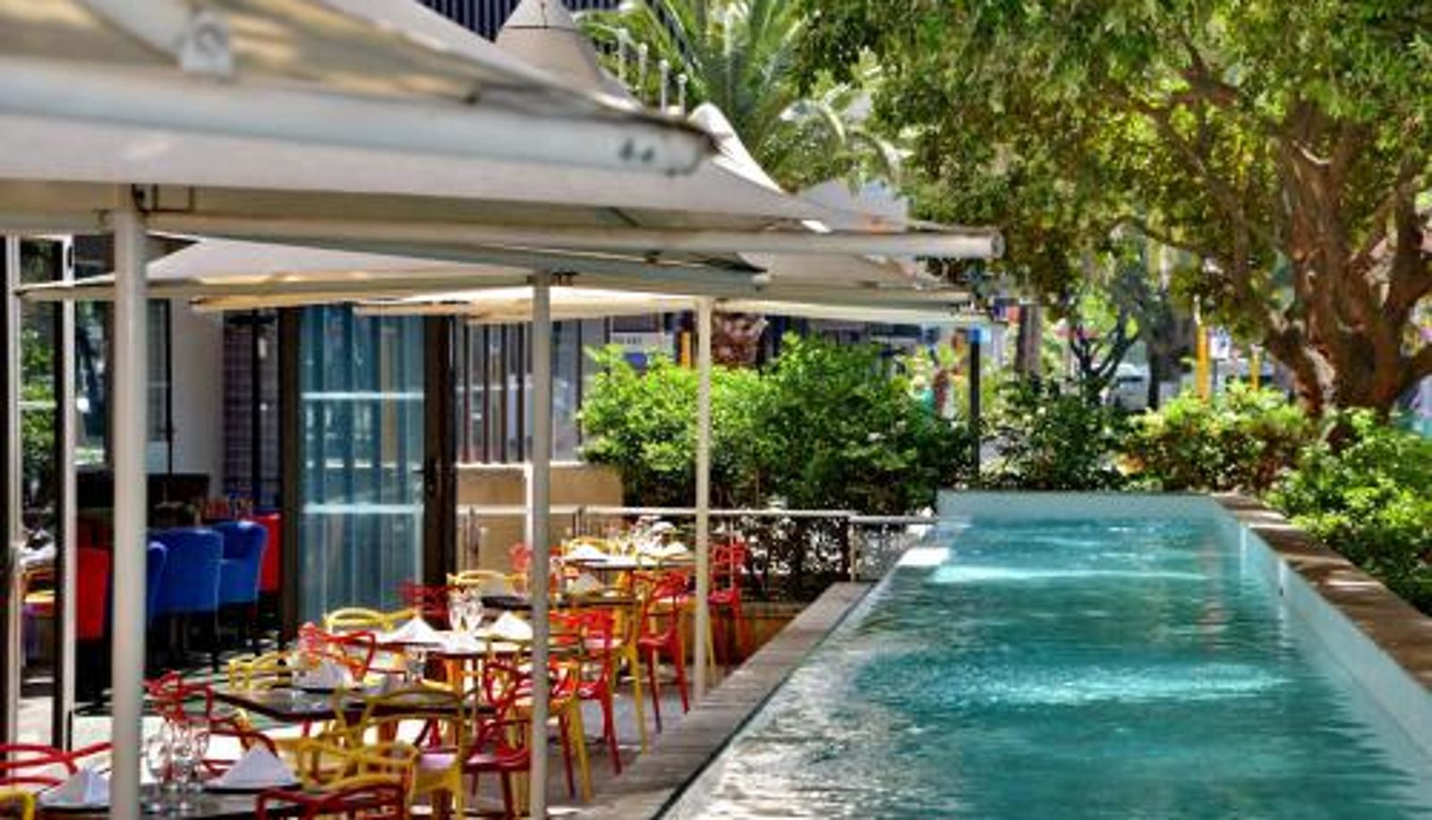 Salle de petit-déjeuner dans le restaurant - Fountains Hotel by Neighbourgood