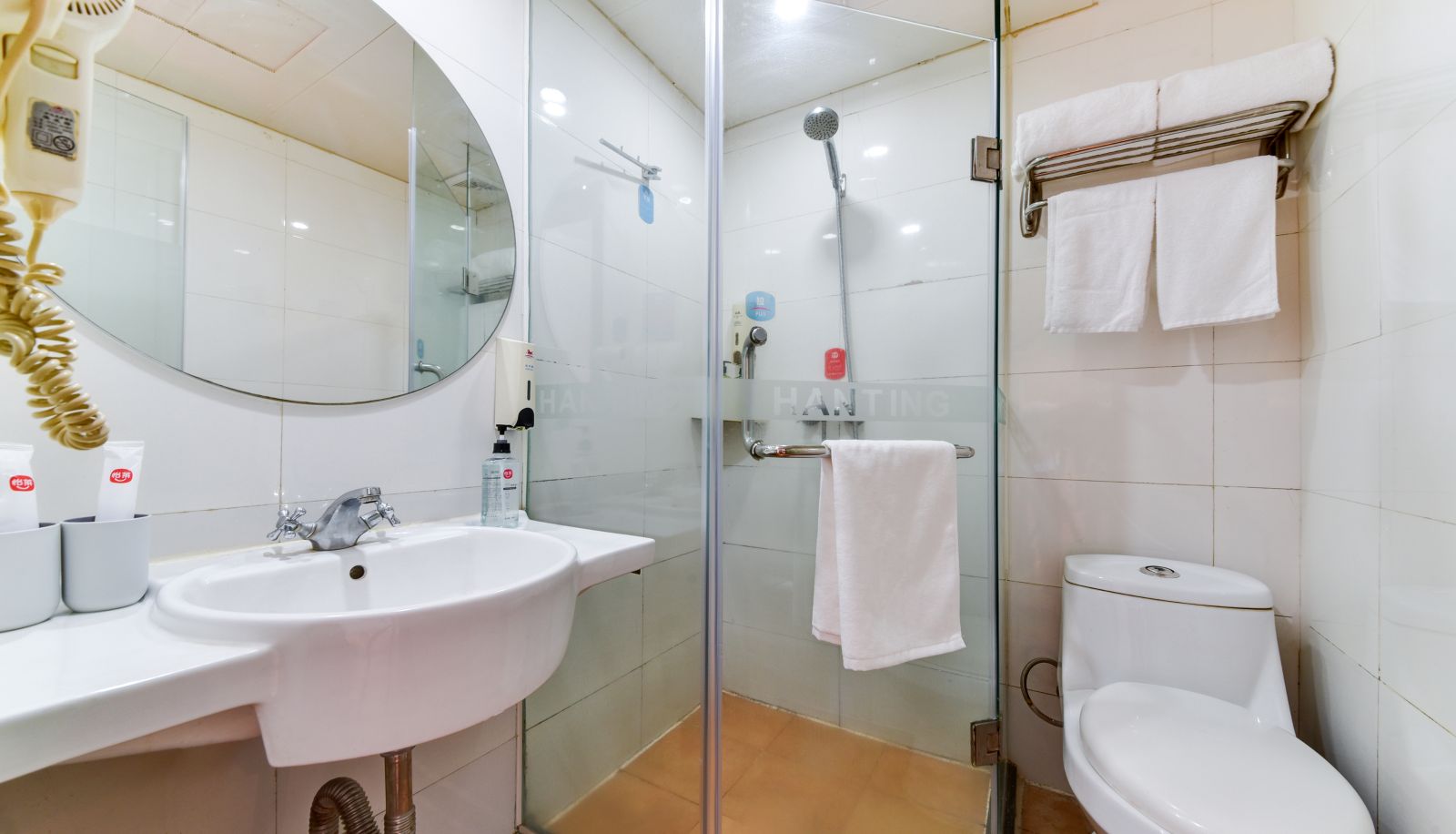 Room - Yilai Qinhuangdao railway station hotel (Qinhuangdao railway station store)