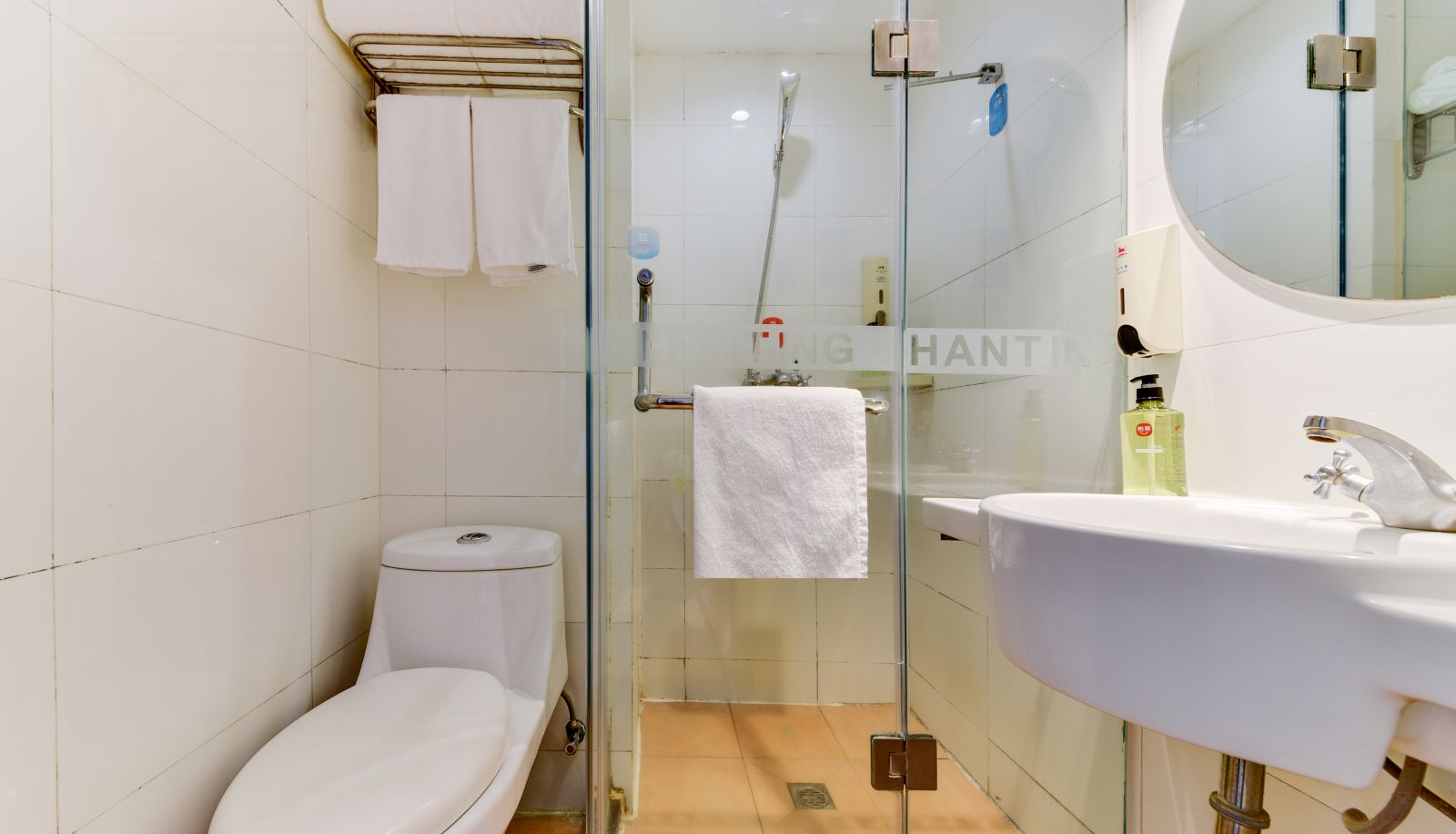 Room - Yilai Qinhuangdao railway station hotel (Qinhuangdao railway station store)