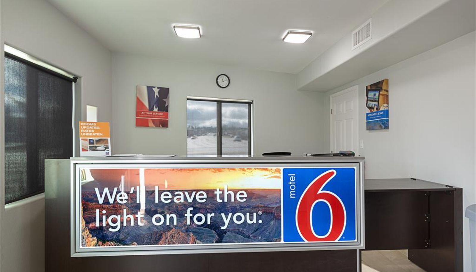 Salón - Motel 6 Show Low AZ