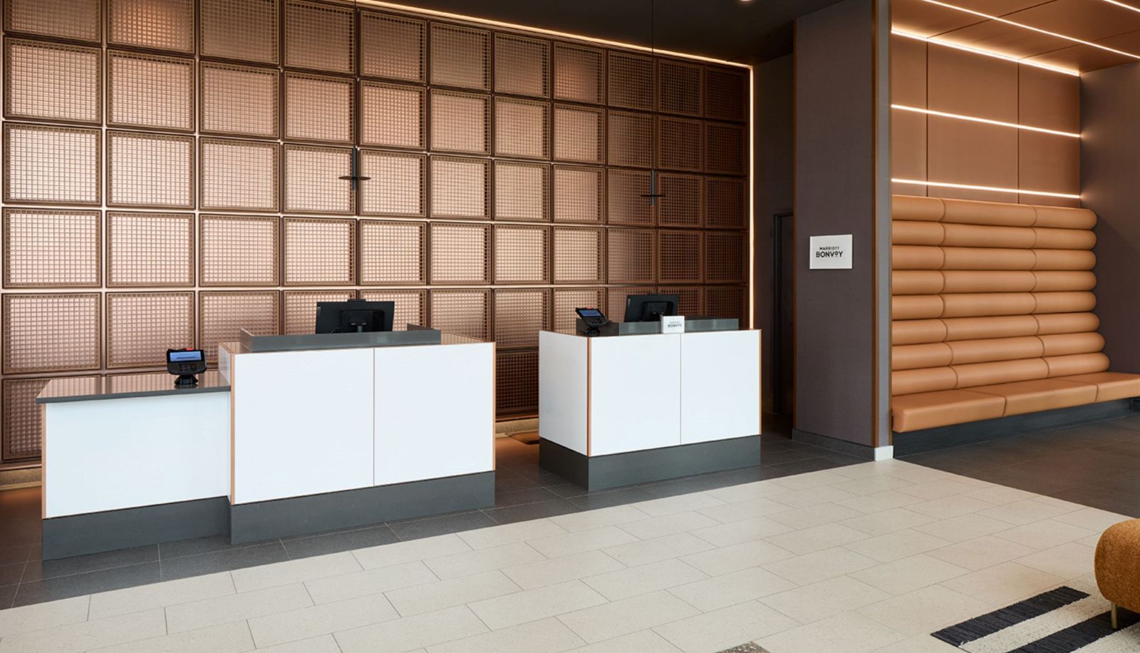 Lobby - Courtyard by Marriott Laval