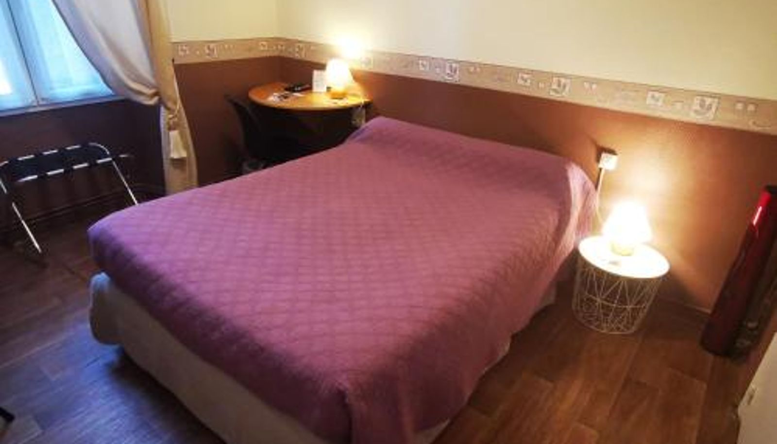 Zona exterior del hotel - Logis Hôtel & Restaurant Le Saint Savinien