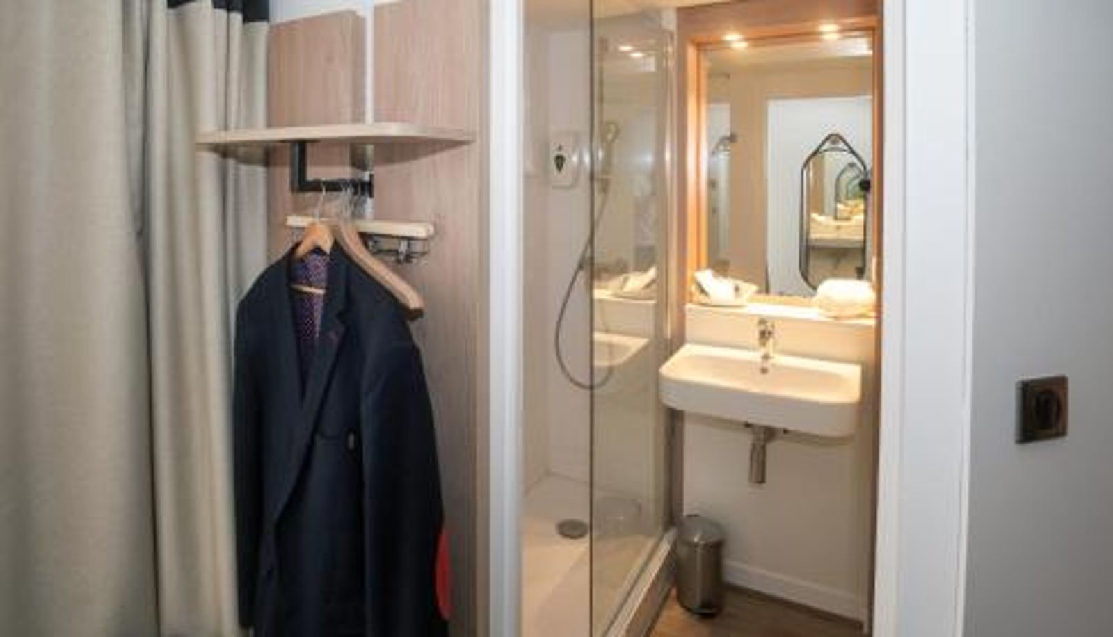 Badezimmer - Logis Hôtel Angers Sud