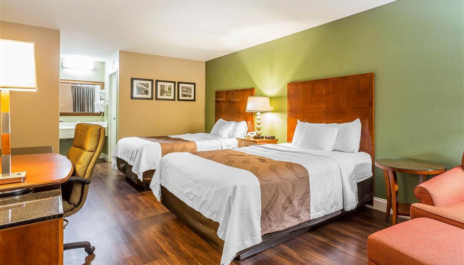 Zimmer - Quality Inn & Suites near Robins Air Force Base