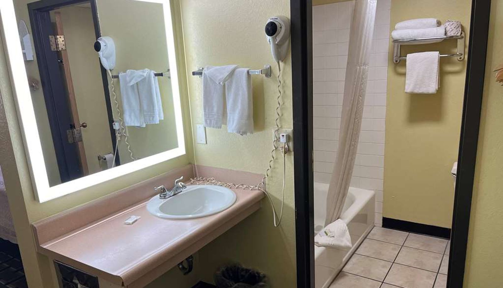 Chambre - Days Inn by Wyndham Park City Kansas