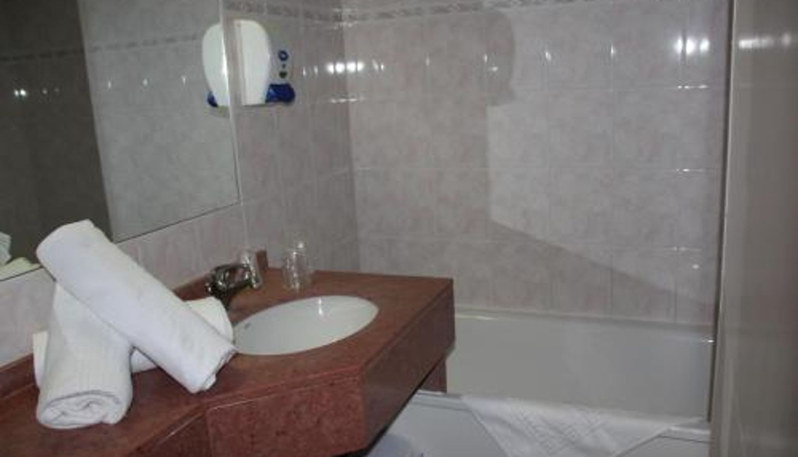 Bathroom - Le Chardon Bleu