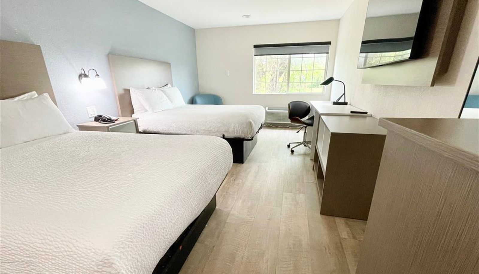Room - Days Inn by Wyndham Arlington