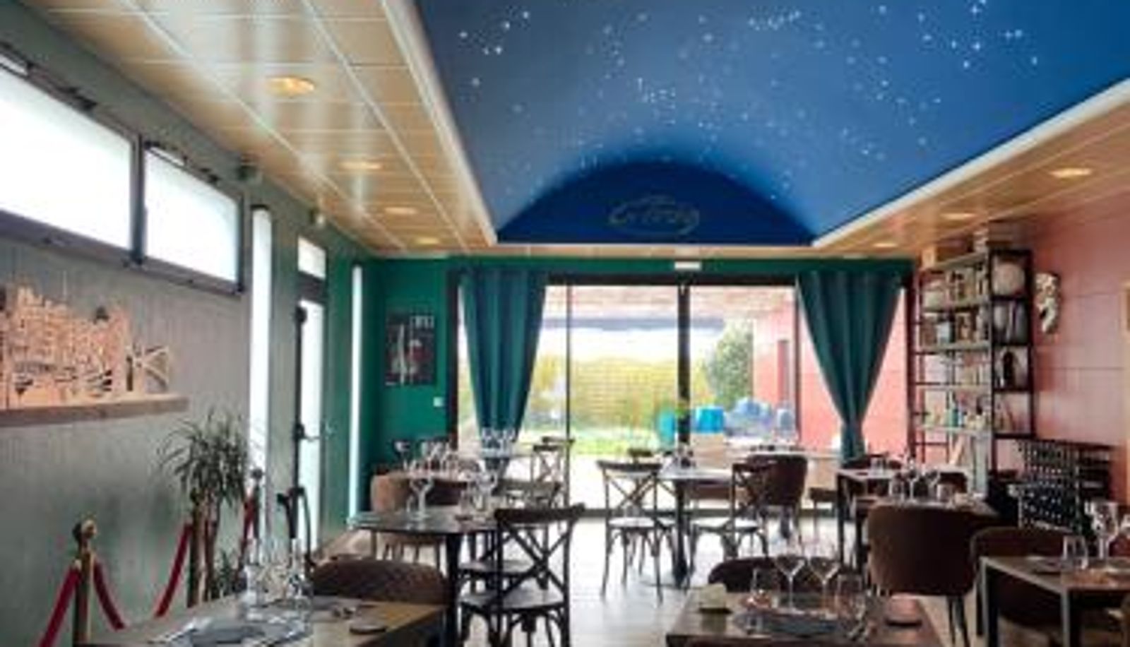 Frühstücksraum innerhalb des Restaurants - Logis Hôtel Restaurant SPA Le Tosny