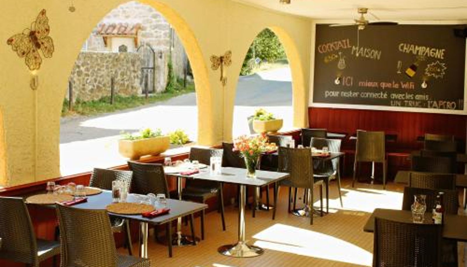 Sala śniadaniowa w restauracji - Auberge Le Romarin