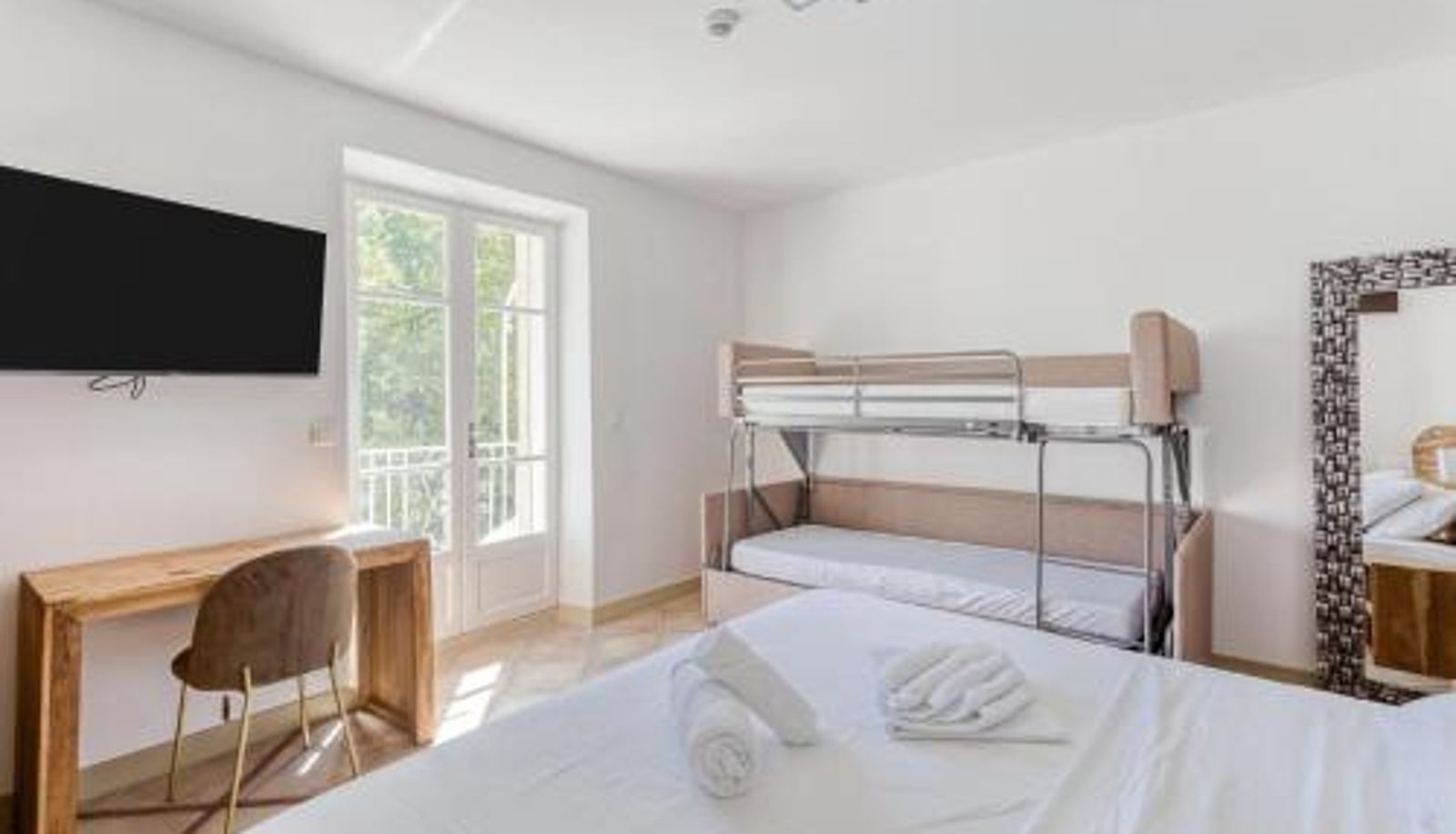 Familienzimmer - DOMAINE DE LA NERTHE- HOTEL PROVENCE MEDITERRANEE