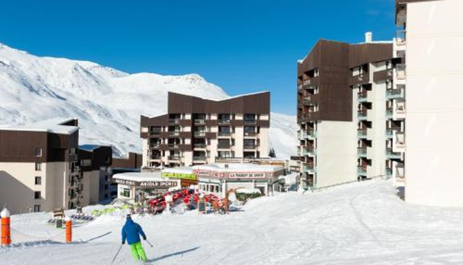 Zewnętrzna część hotelu - Résidence Pierre & Vacances Les Combes