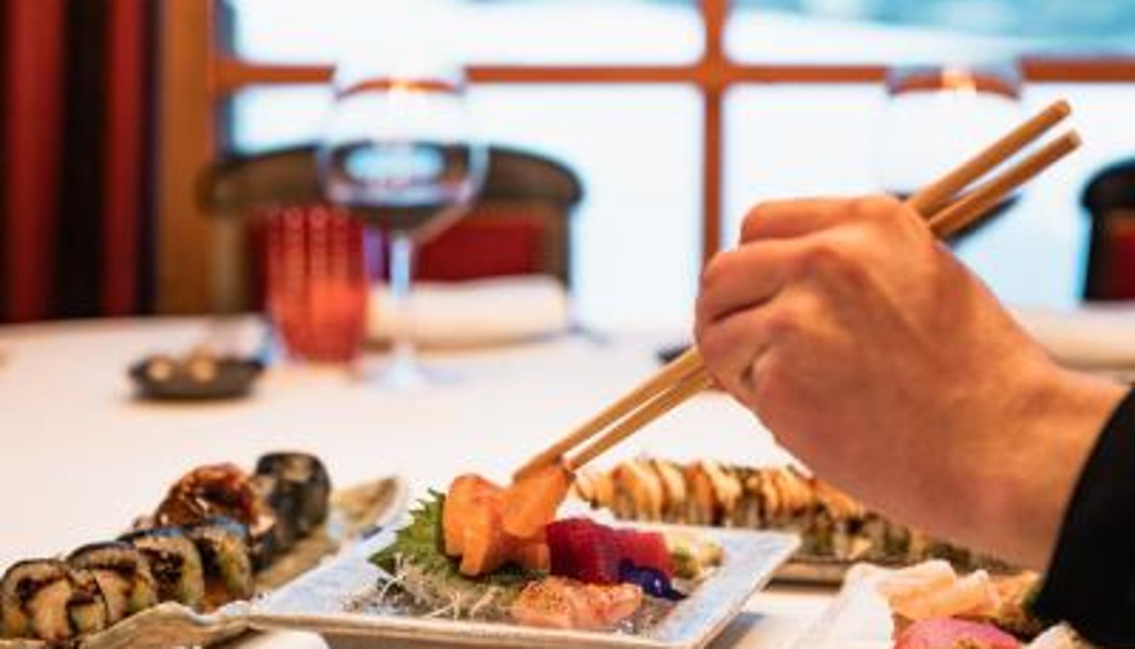 Salle de petit-déjeuner dans le restaurant - Hôtel LA MOURRA