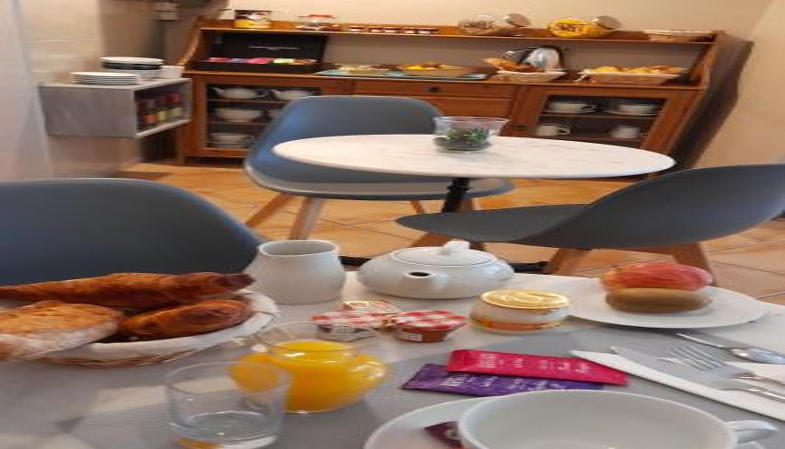 Sala de desayunos dentro del restaurante - Hôtel la Bona Casa