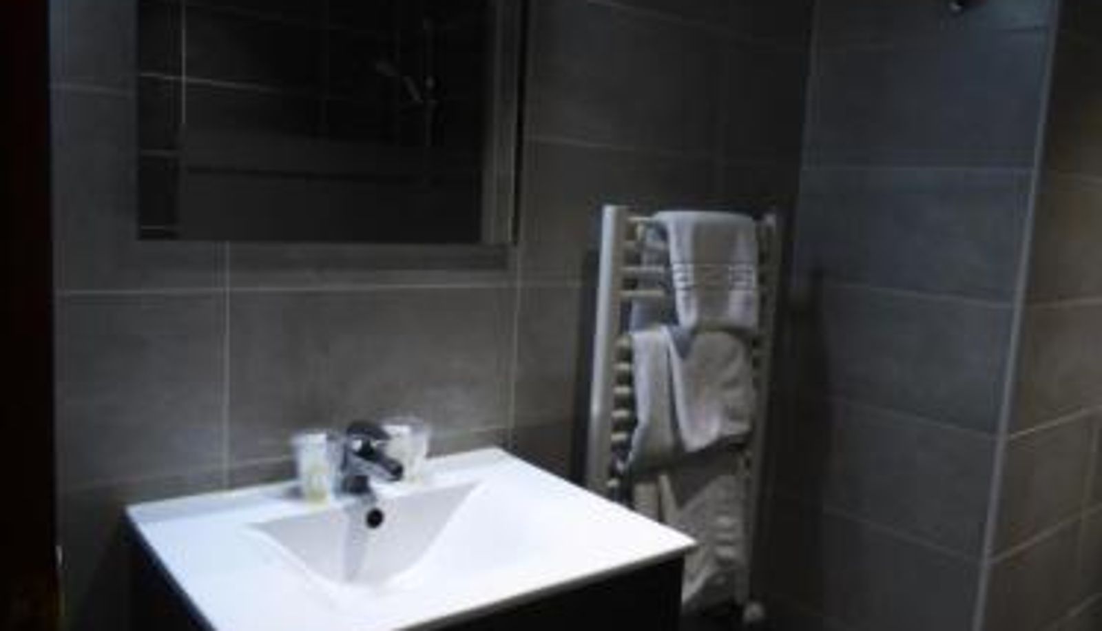 Badezimmer - Hôtel Restaurant Prunières