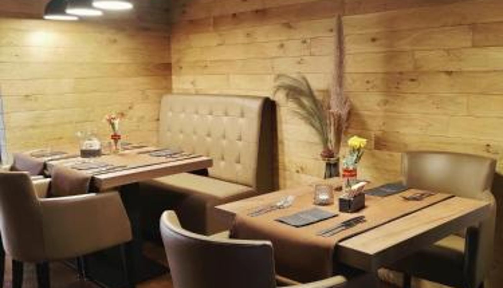 Sala de desayunos dentro del restaurante - Hotel Burg Hof
