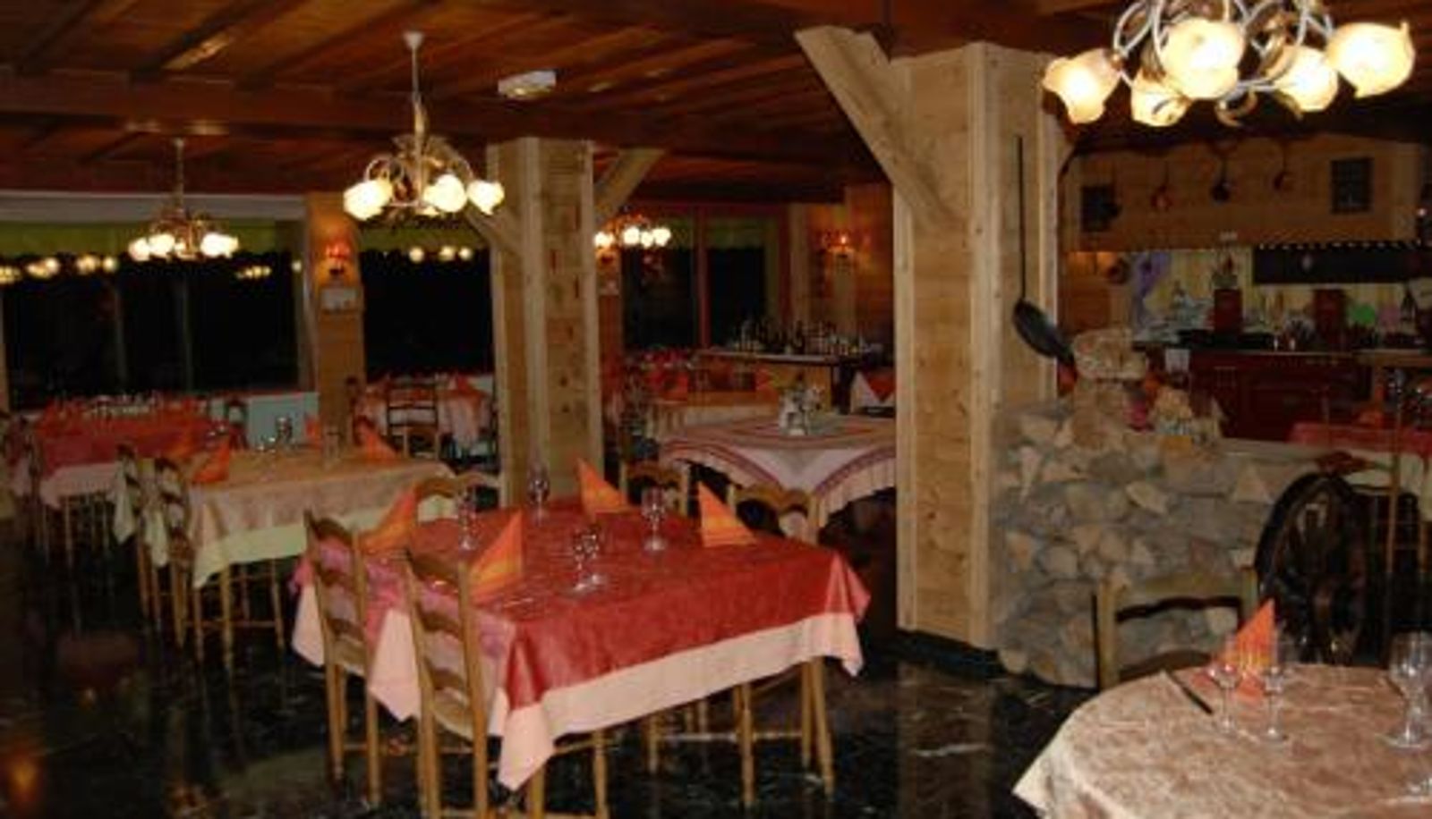 Breakfast room within the restaurant - Hôtel De La Couronne