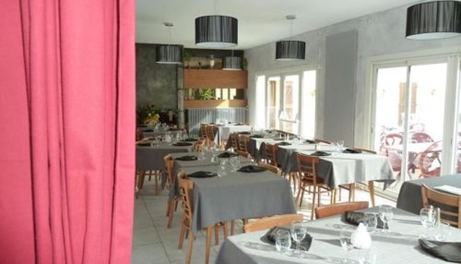 Salle de petit-déjeuner dans le restaurant - Le Pidanoux