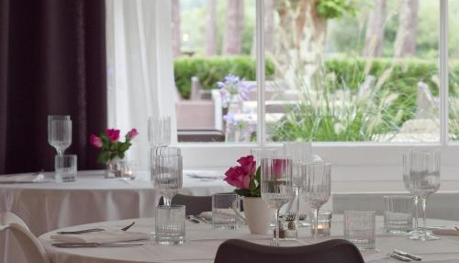 Frühstücksraum innerhalb des Restaurants - Hotel Au Bon Coin du Lac