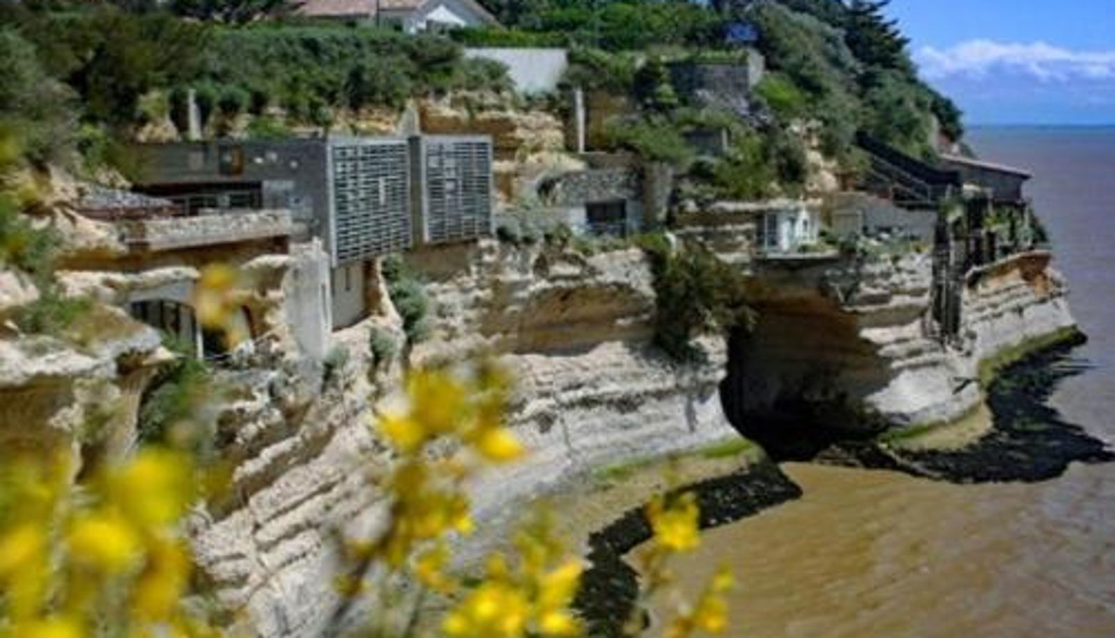 Info - proche du centre ville  chambres climatisées et son studio non climatisé  Front de mer Hotel Le Crist Al