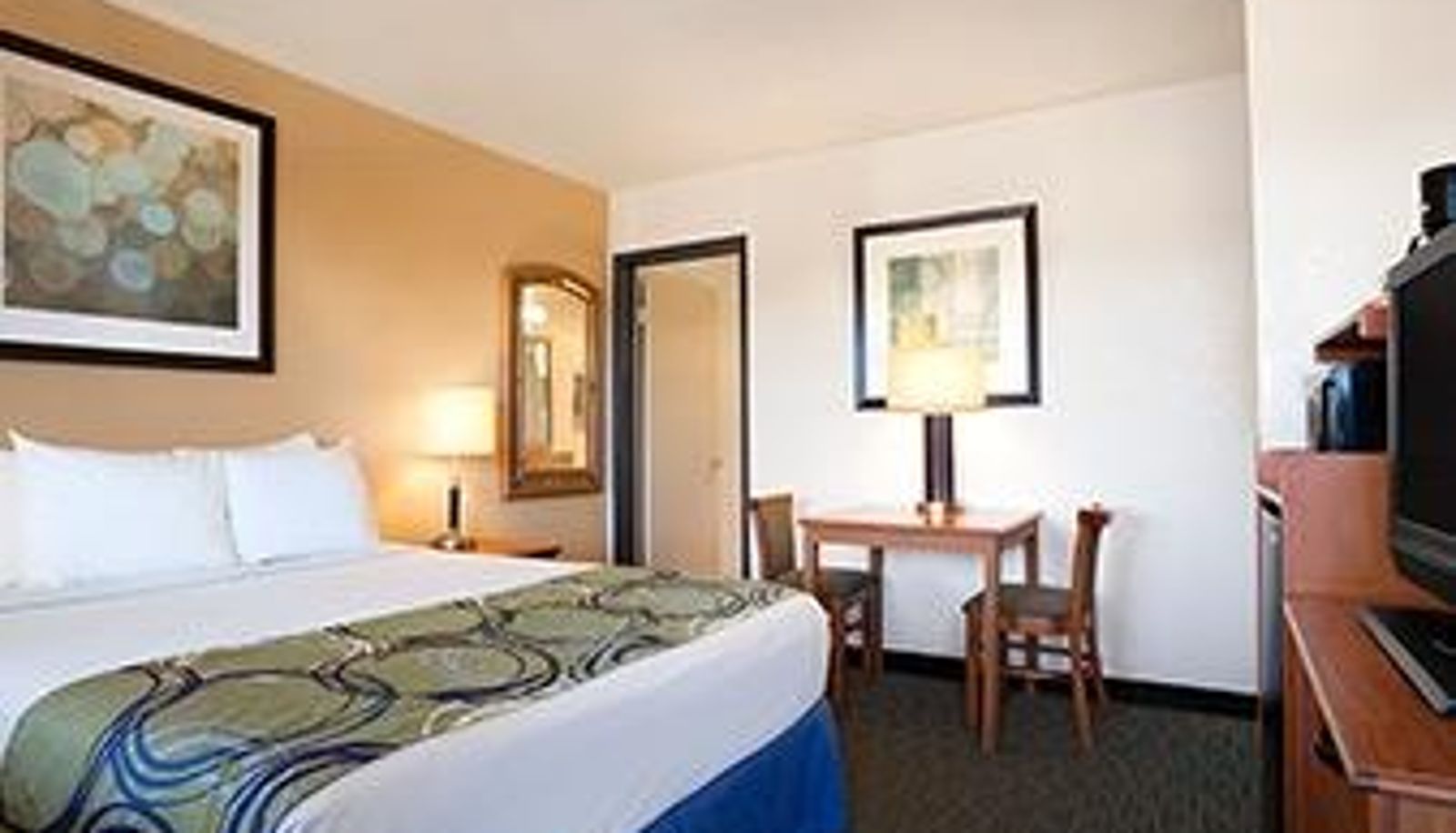 Room - Days Inn by Wyndham Encinitas Moonlight Beach