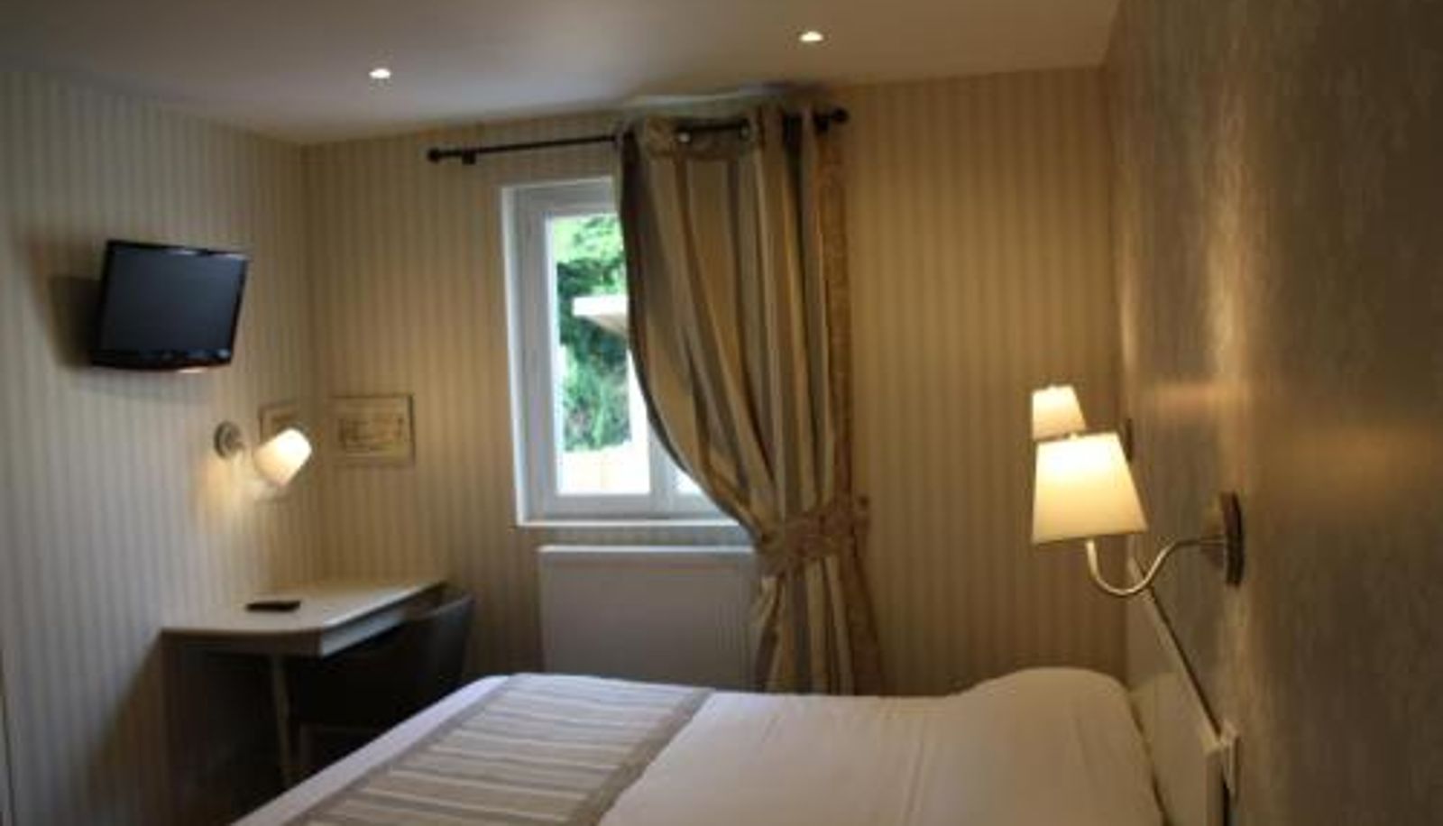 Zimmer - Logis Hôtel Auberge du Port des Roches