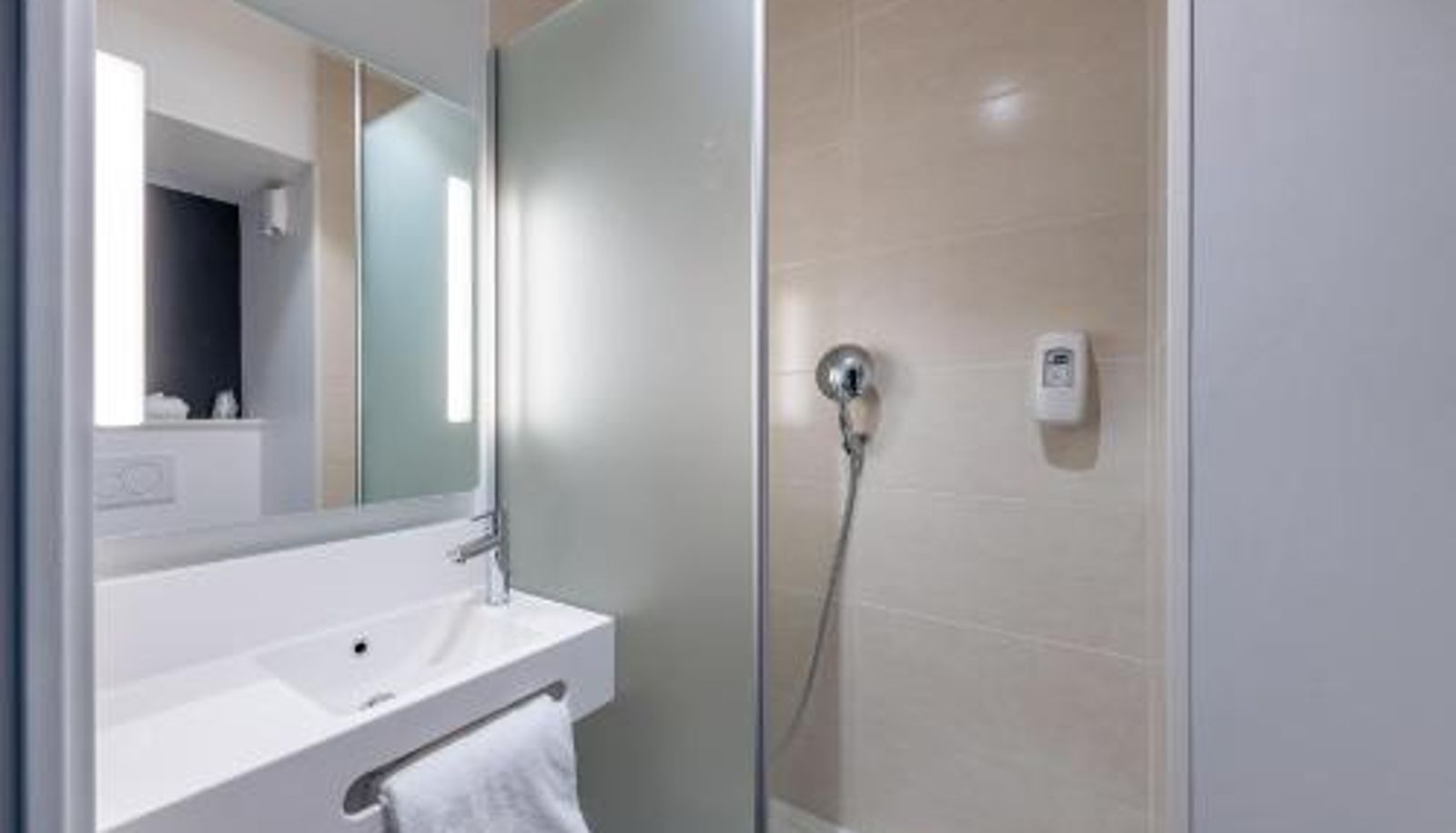 Badezimmer - B&B HOTEL Dreux Nord