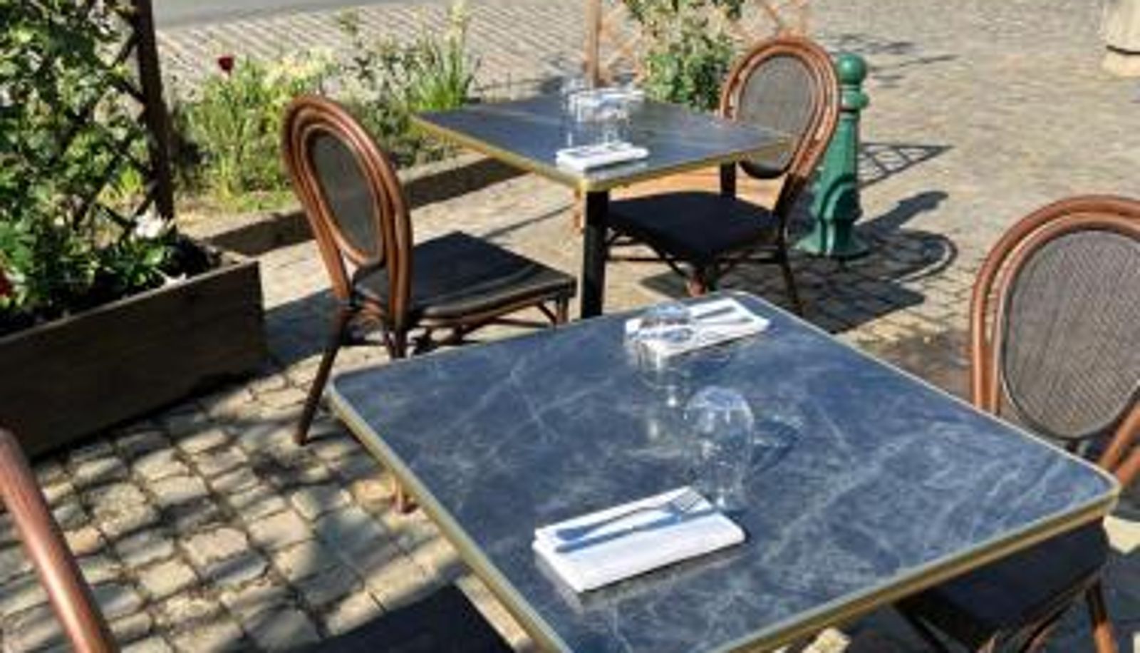 Salle de petit-déjeuner dans le restaurant - Le Coq Hardi