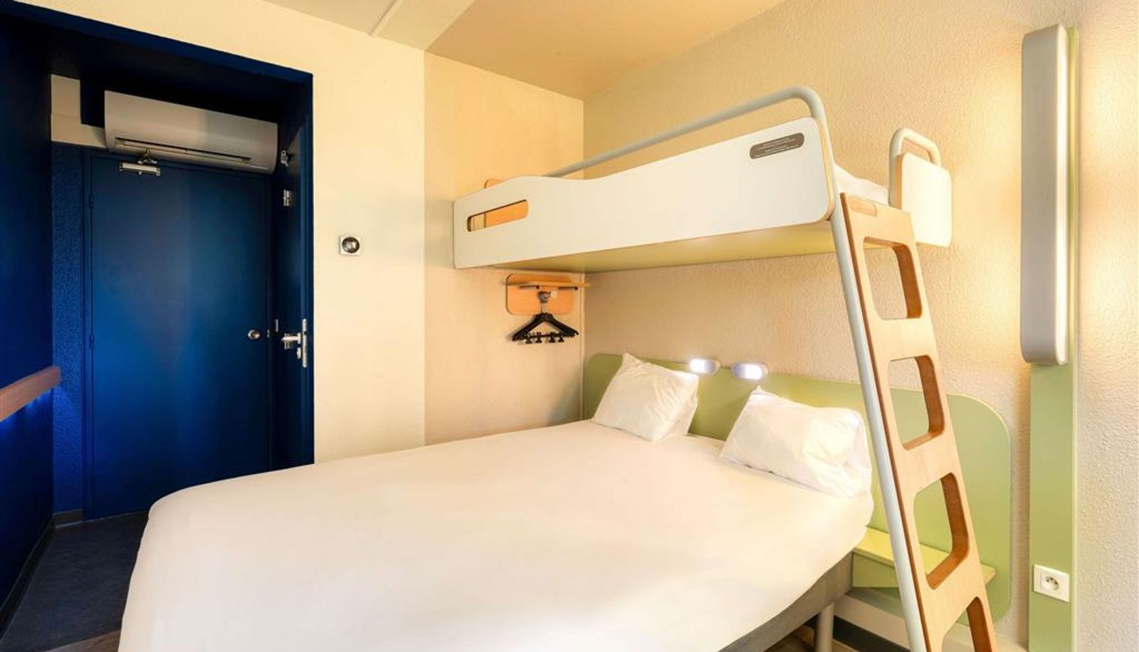 Chambre - ibis budget Versailles Trappes