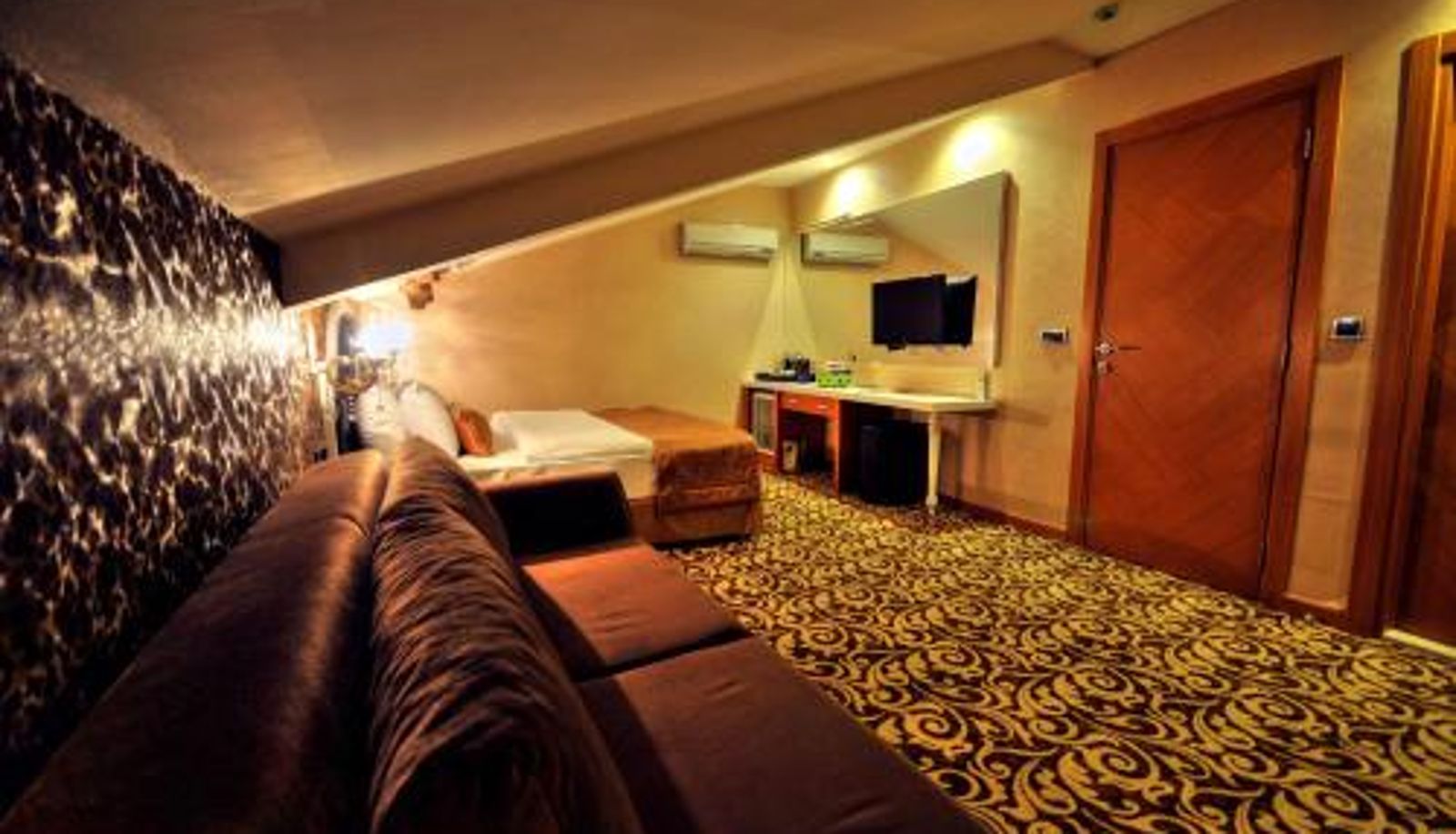 Suite - Golden Deluxe Hotel