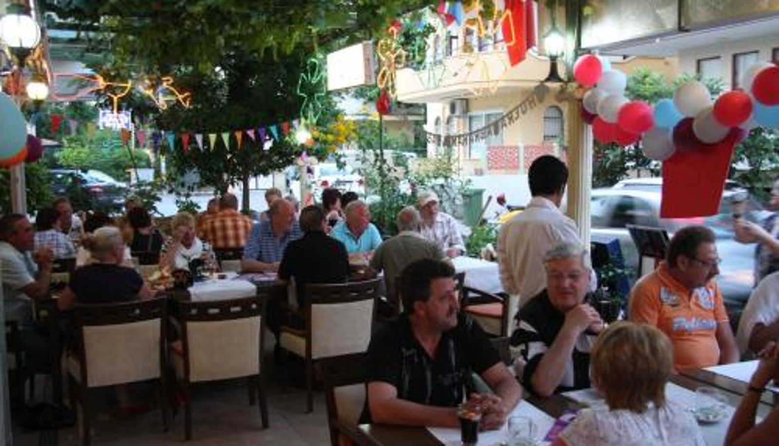 Salle de petit-déjeuner dans le restaurant - Bayram Apart Hotel