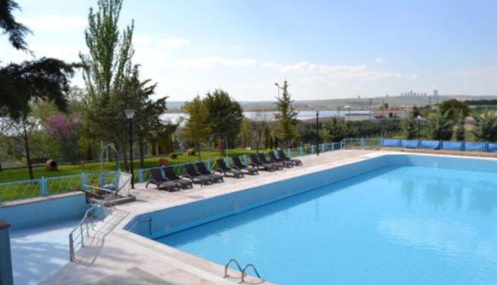 Pool - Ulasan Hotel Caravan Camping