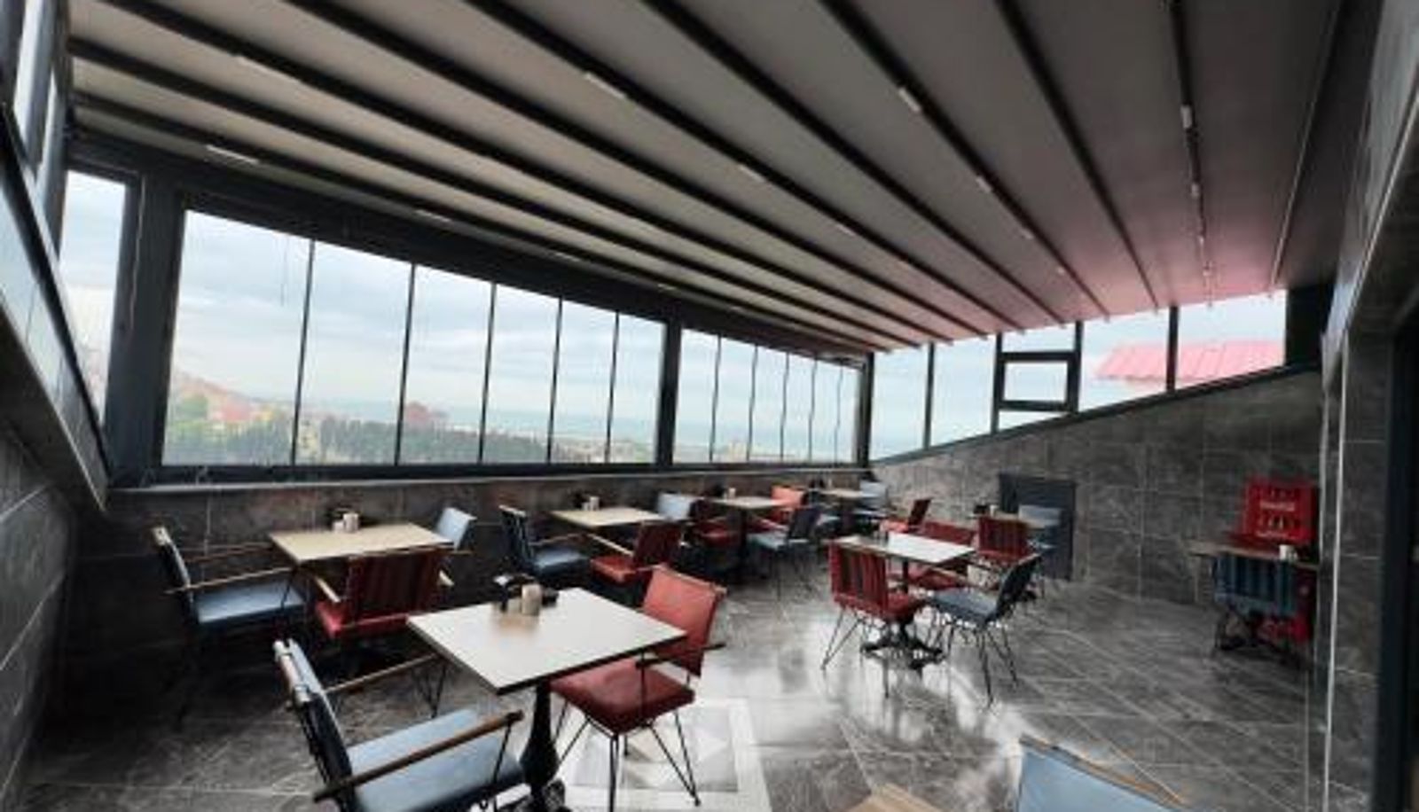 Salle de petit-déjeuner dans le restaurant - White House Apart