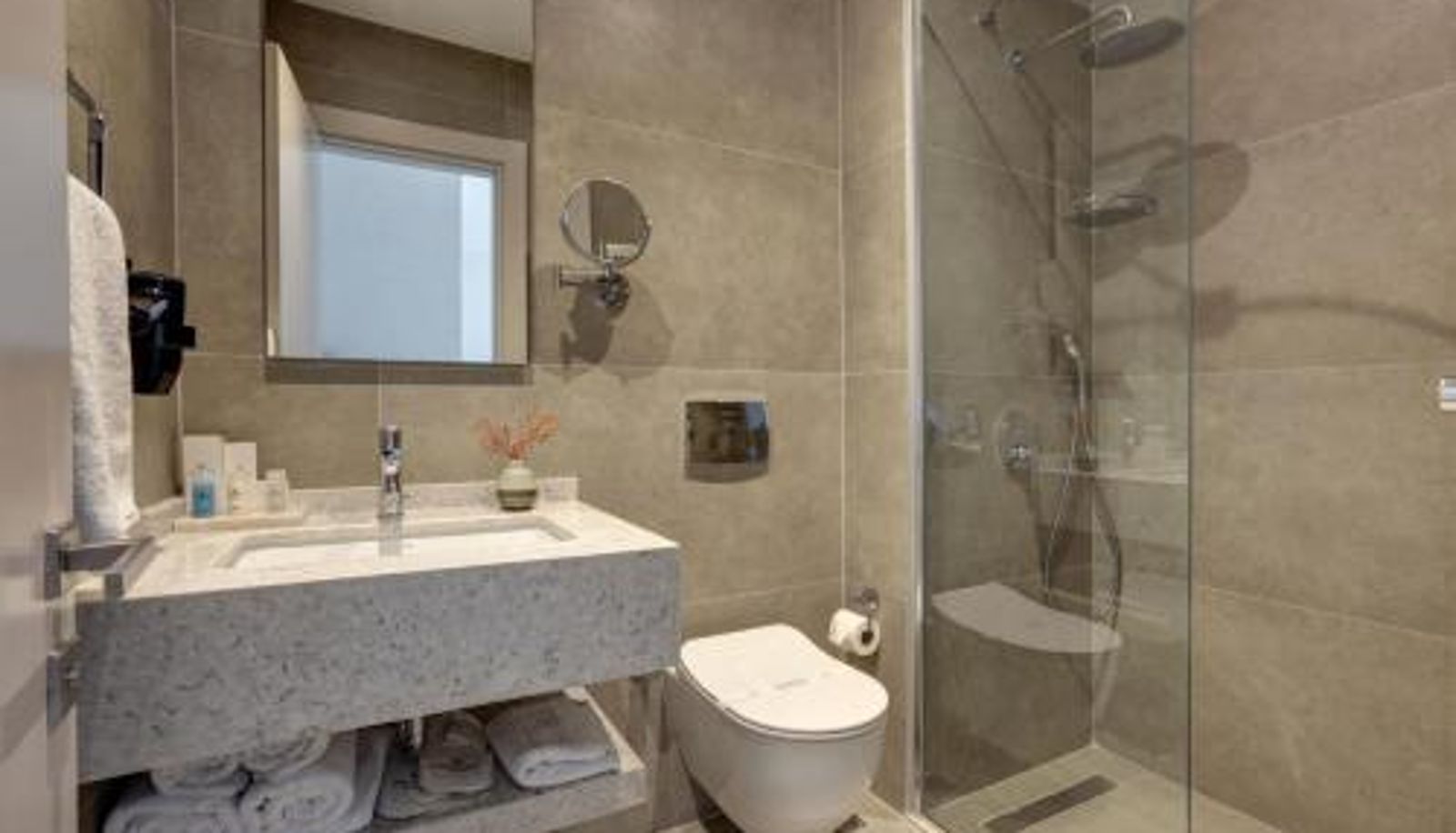 Room - The Pearl Suites