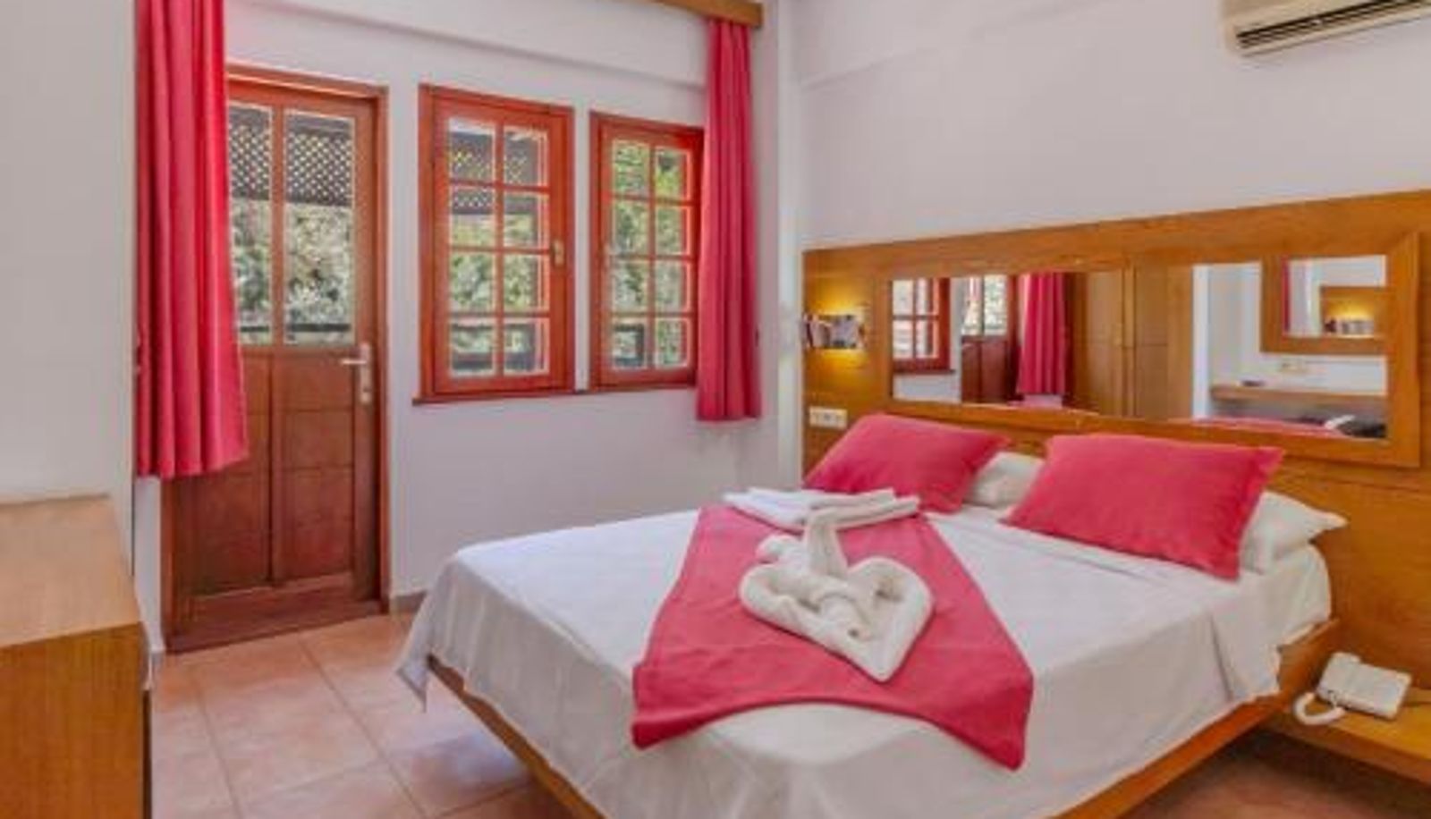 Zimmer - Club Pink Palace Hotel