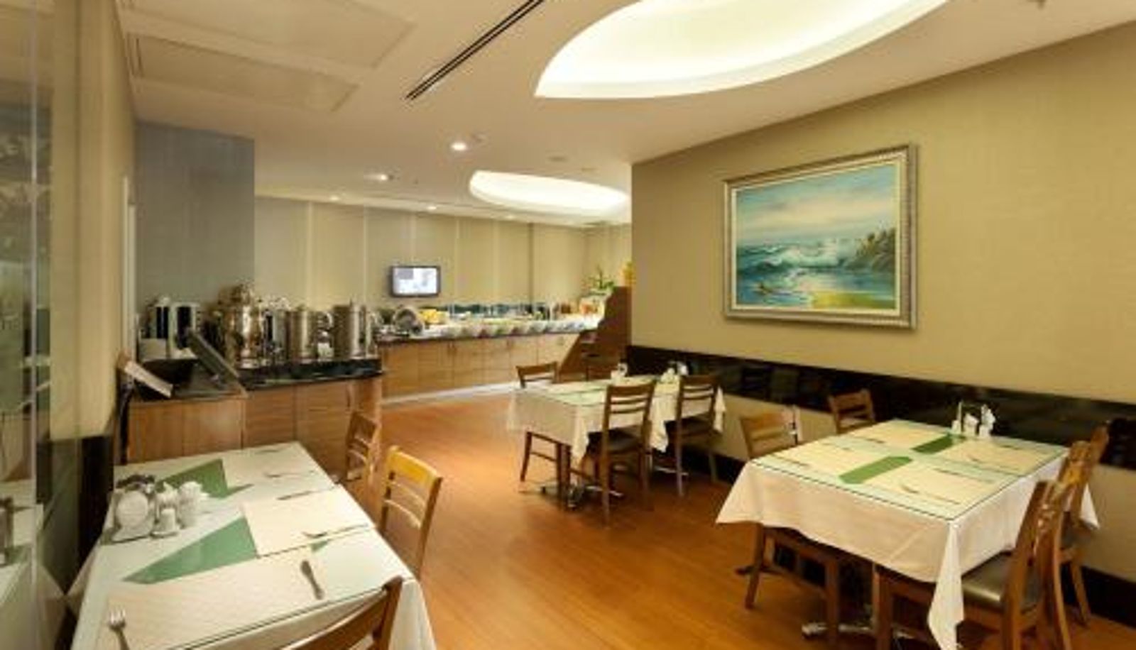 Salle de petit-déjeuner dans le restaurant - Sorriso Hotel