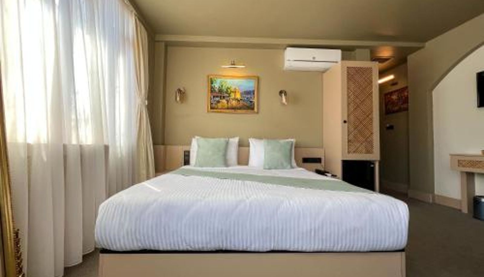 Zimmer - By Kinyas Hotel