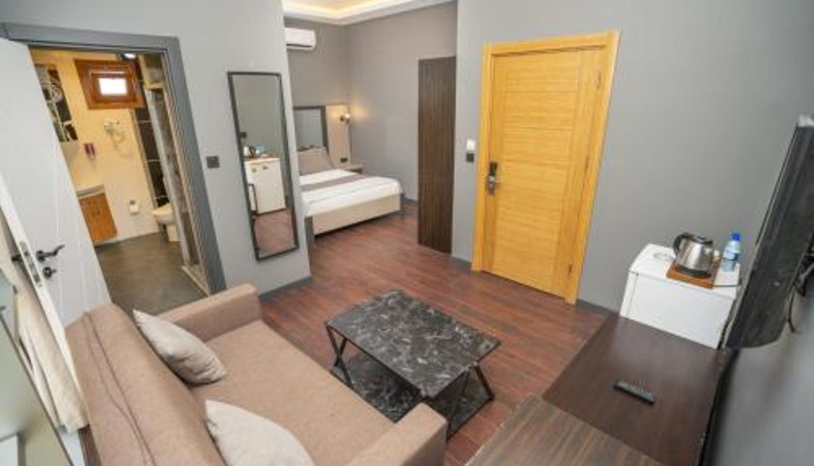 Info - 216 Palace Suite