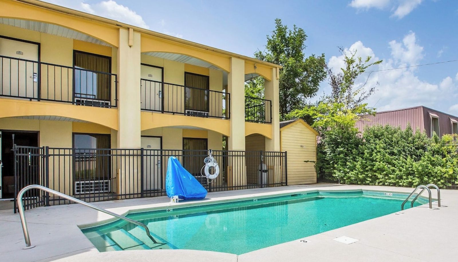 Pool - Key West Inn - Montgomery South