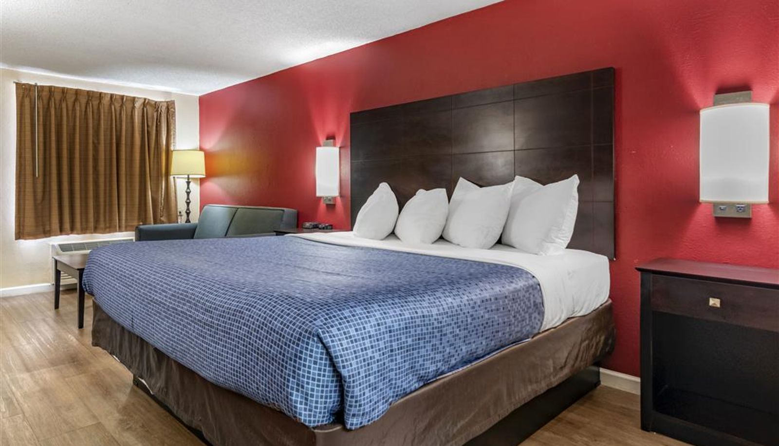 Room - Econo Lodge Oxford near Choccolocco Park