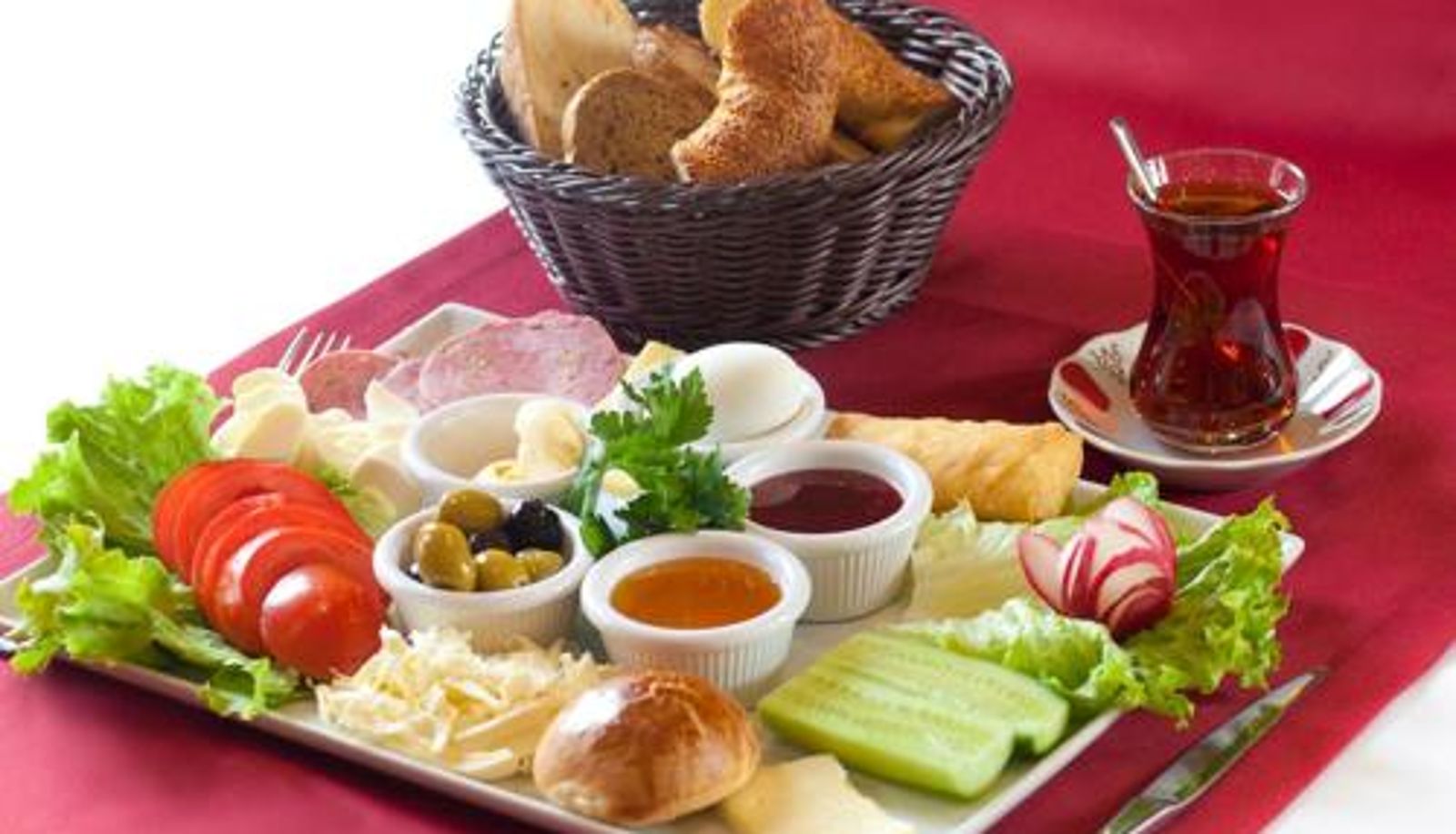 Salle de petit-déjeuner dans le restaurant - On4 Rooms & Suites